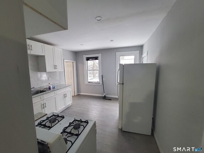 Building Photo - 11 Ridgewood St