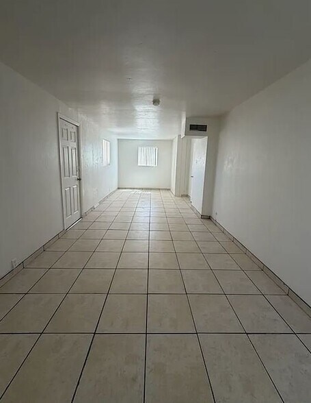 Building Photo - 419 E Alturas St