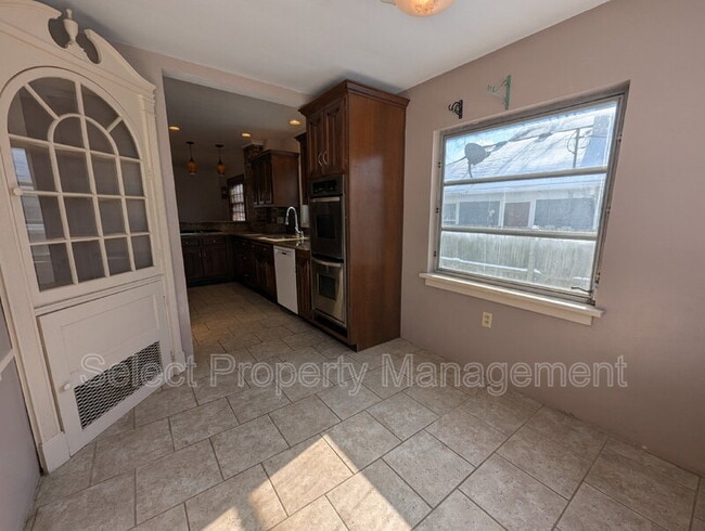 Building Photo - 1131 Pemberton Dr