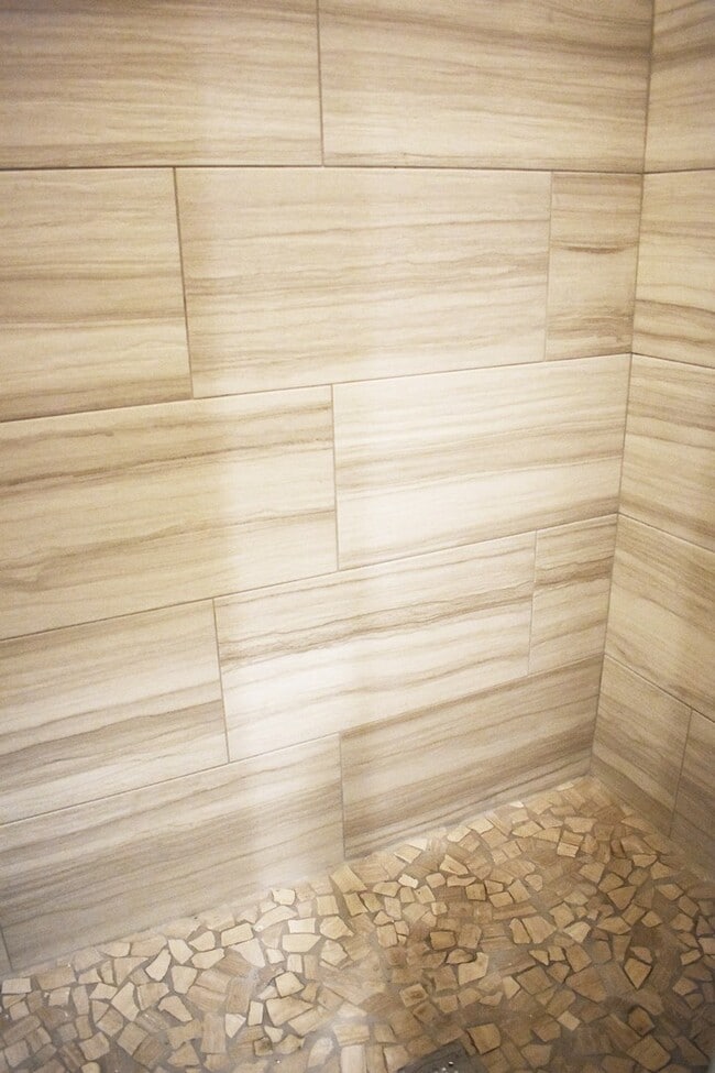 Building Photo - Upscale 4 Bedroom 3.5 Bathroom in The Heart of Fayetteville AR!!