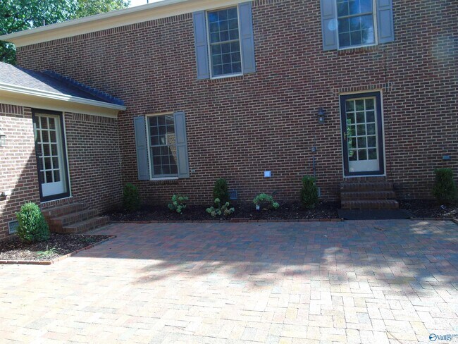 Building Photo - 3317 Lookout Dr SE
