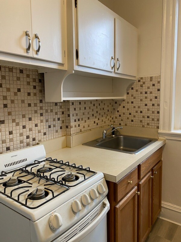 Building Photo - 65 Park Dr