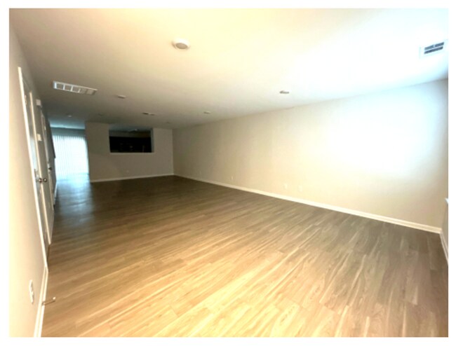 Building Photo - 8 SAW