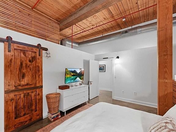 Building Photo - 170 Boulevard SE