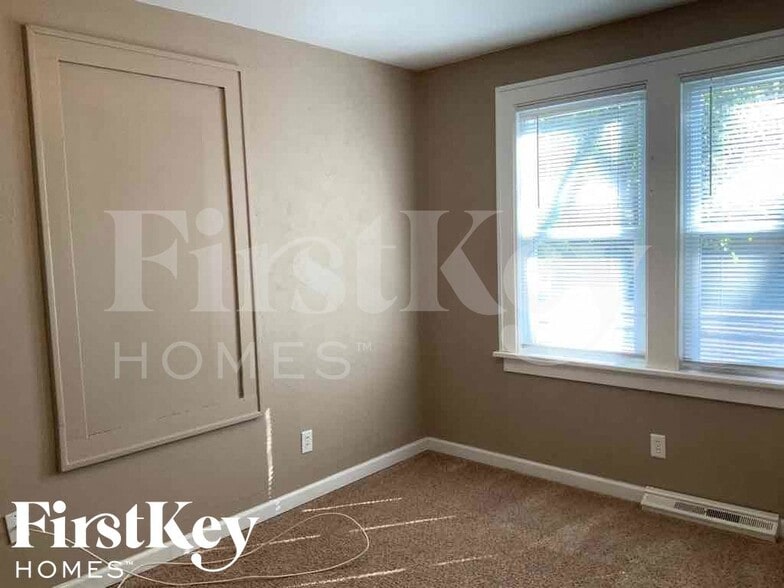 Building Photo - 600 Larkin Ave