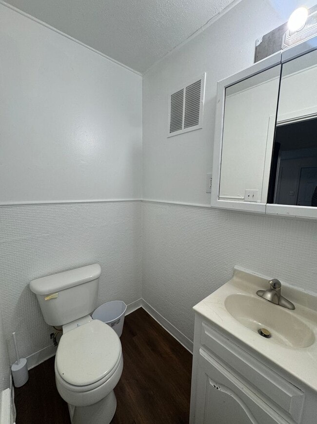 Building Photo - 501-503 River Road