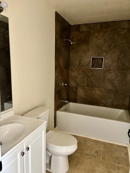 Downstairs Bath - 1011 Giovanni St