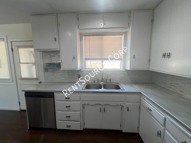 Building Photo - 26335 Community Blvd
