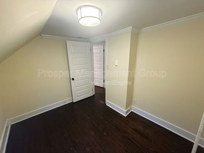 Building Photo - 70 Radcliffe St