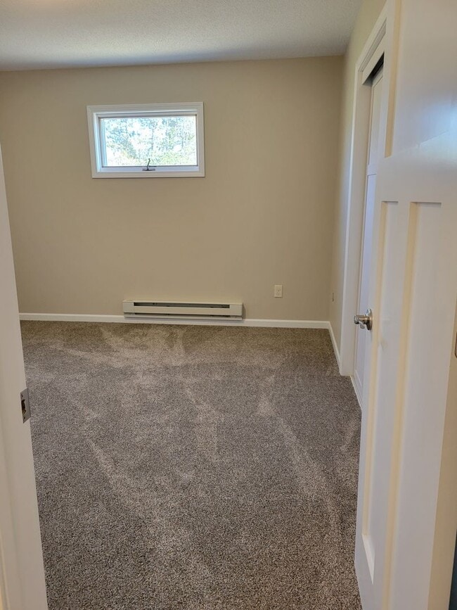 Building Photo - 1 Bedroom Triplex Unit