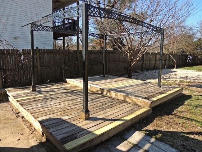 Building Photo - Two bedroom, one bath home is South Knoxville