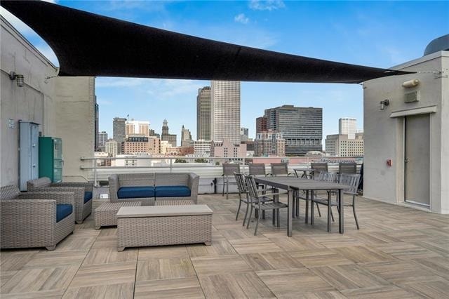 Building Photo - 833 Howard Ave