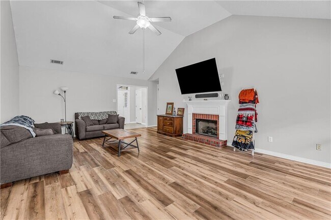 Building Photo - 8171 Woodland Hills Dr