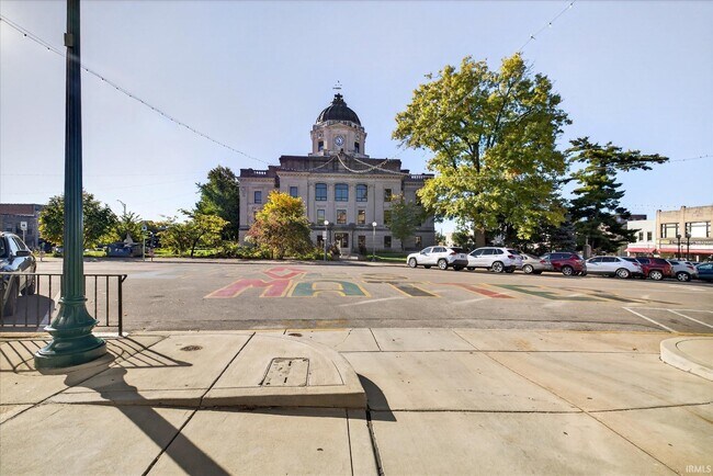 Building Photo - 110 W 6th St