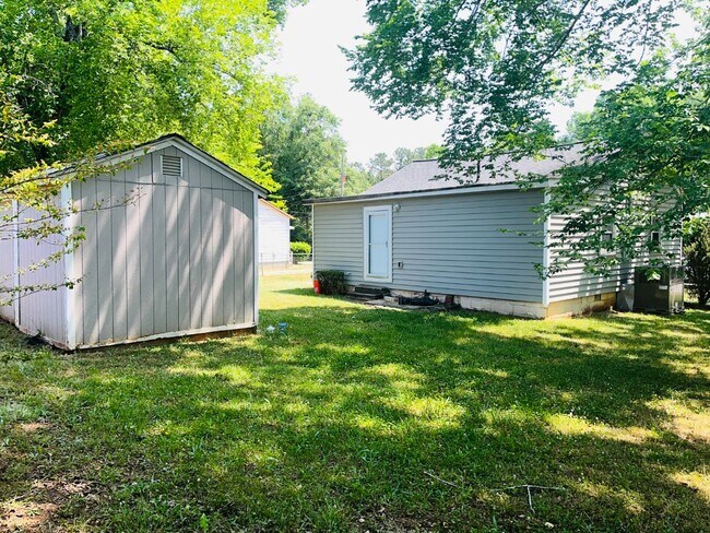 Building Photo - ***MOVE IN SPECIAL - $500 OFF 1ST MONTHS R...