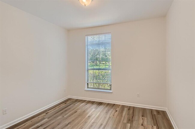 Building Photo - 12609 Calistoga Way