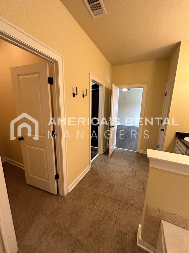 Building Photo - DEPOSIT PENDING! Home in Hoover!!! View with 48 Hours Notice!