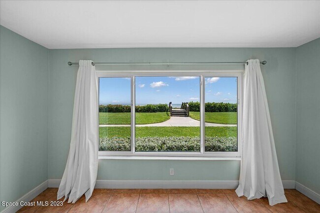 Building Photo - 1321 S Miramar Ave