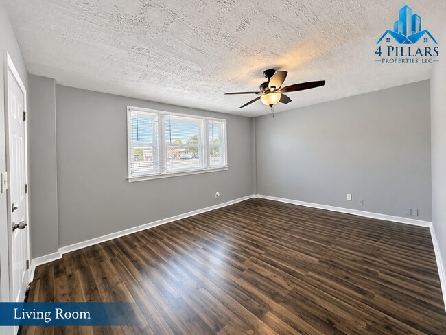 Building Photo - 1311 E Columbus Dr