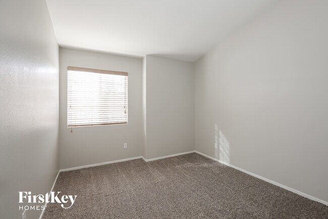 Building Photo - 5820 Meadow Dale Dr