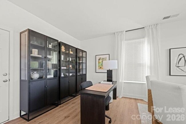 Building Photo - 1018 Fairway Green Ln