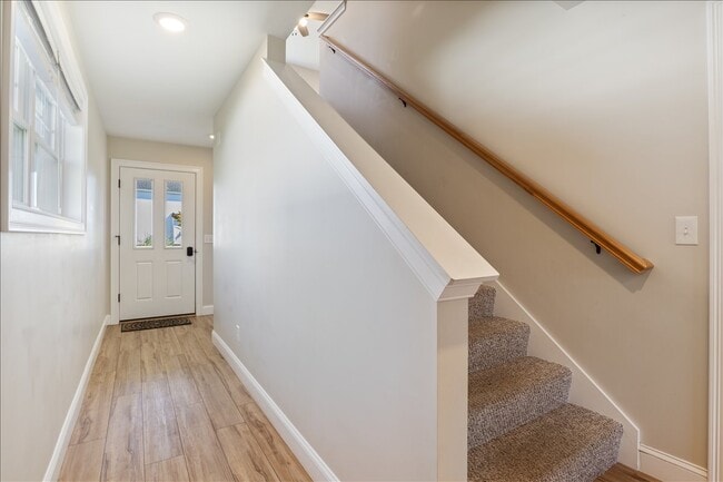 Building Photo - 4 Woods Ln