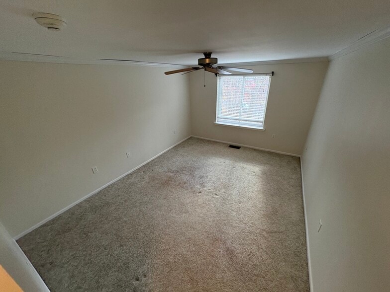 Building Photo - 586 Blue Ridge Dr