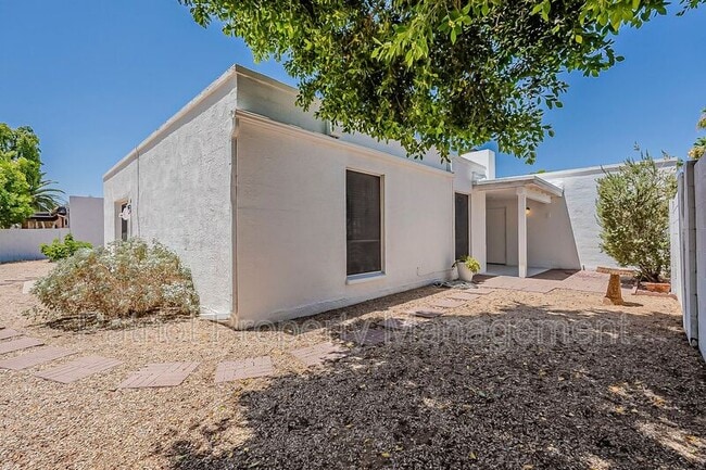 Building Photo - 635 E Boca Raton Rd