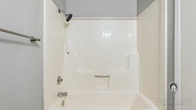 Building Photo - Charming Updated Gem Near Quail Springs!