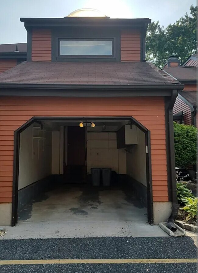 Building Photo - 80 Riverbend Dr