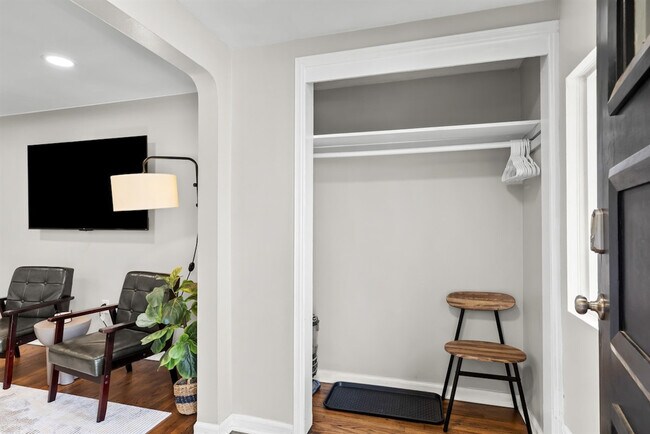 Building Photo - 8254 Mary Ann Ave