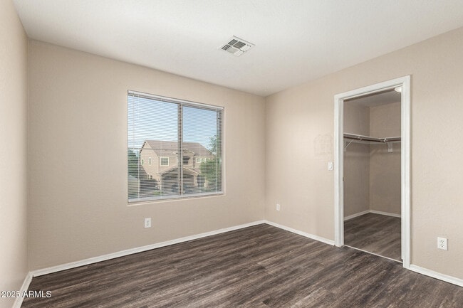 Building Photo - 3545 E Crescent Way