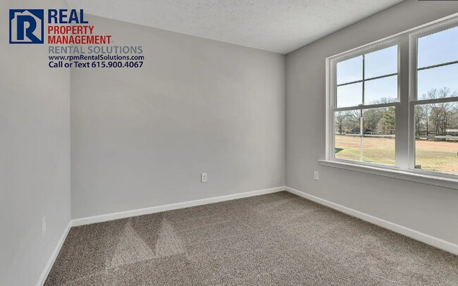 Building Photo - BRAND-NEW Stunning END-unit townhome in Manchester, attached garage!