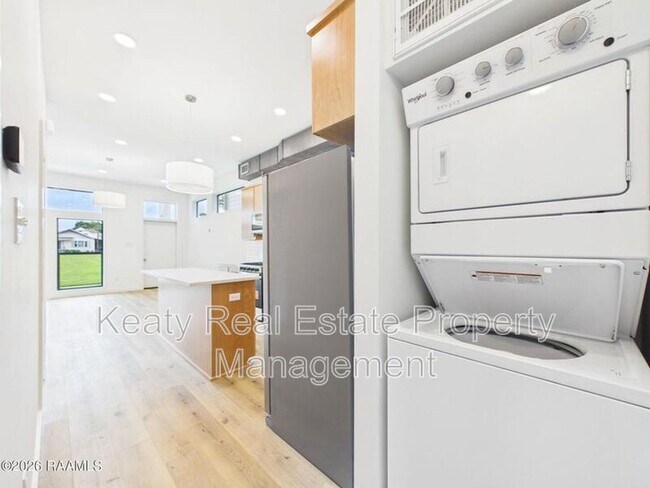 Building Photo - 1120S Washington Street - Unit 201