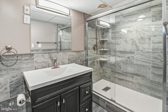 Building Photo - 109 Holly Dr