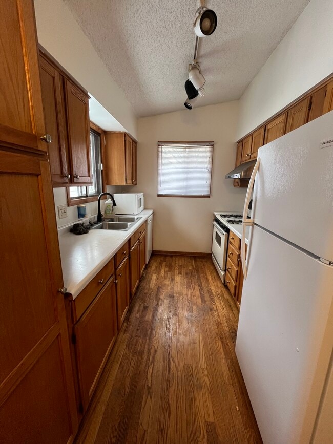 Building Photo - 2175 Cedar Ln
