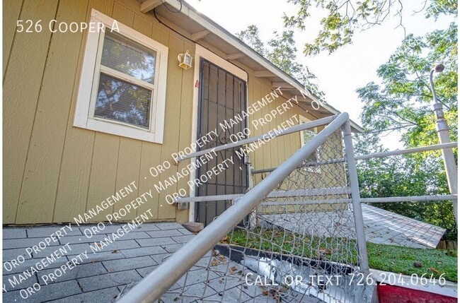 Building Photo - 526 Cooper St