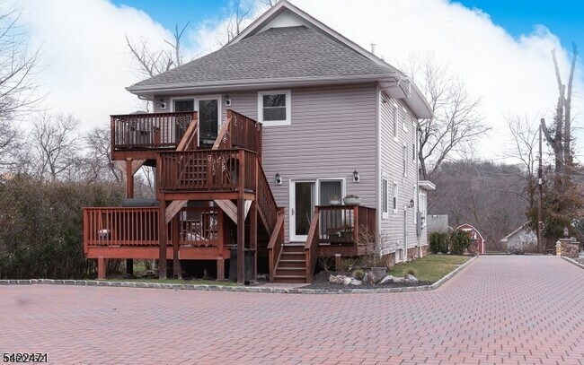 Building Photo - 22 Personette St