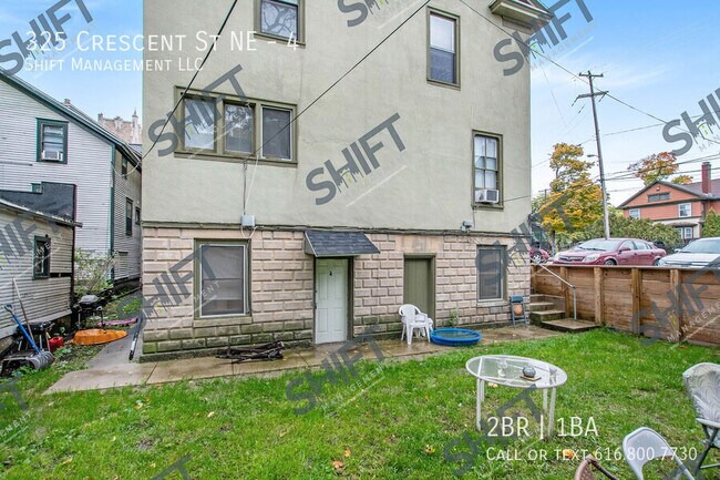Building Photo - 325 Crescent St NE
