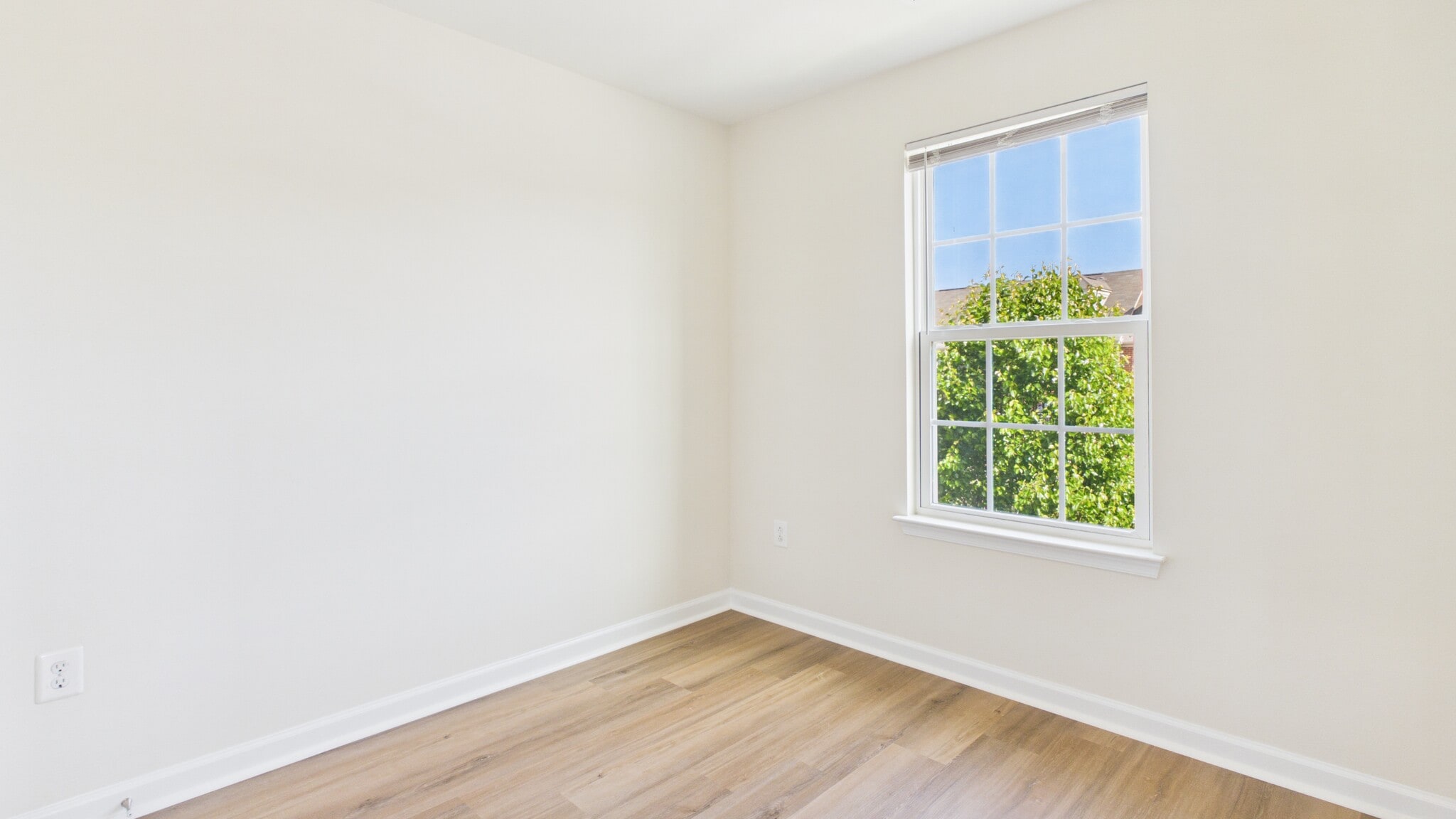 Building Photo - 5423 Saint Rita Dr