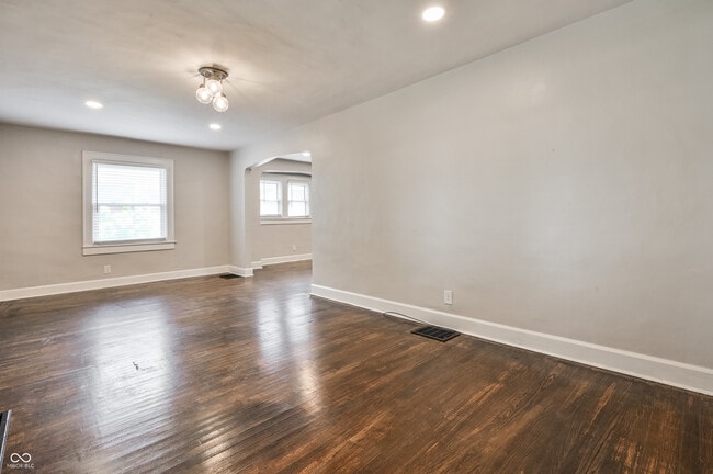 Building Photo - 957 E Yoke St