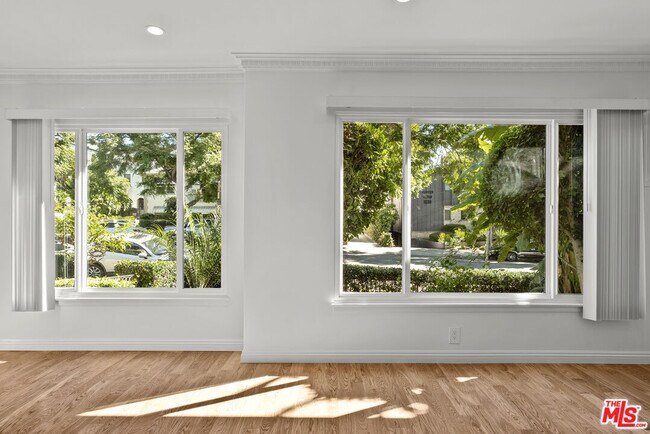 Building Photo - 1233 N Harper Ave