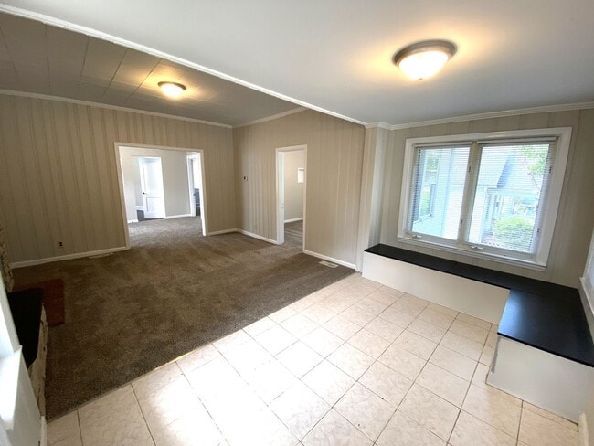 Building Photo - Kenwick Bungalow            20260620