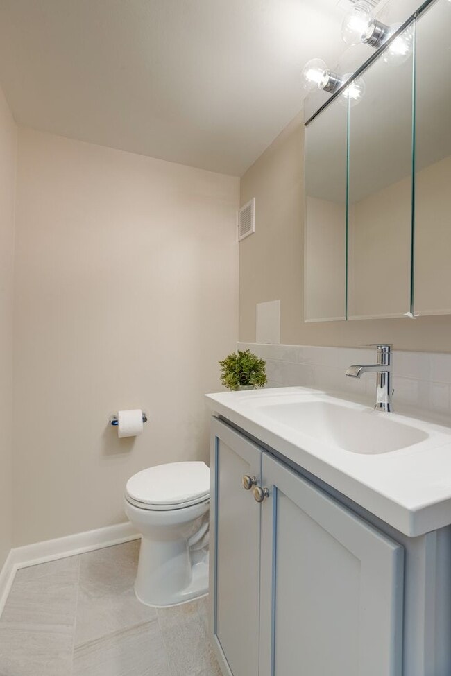 Building Photo - Lafayette Park Condominium | All Utilities Included | Pool, Tennis Court & Clubhouse