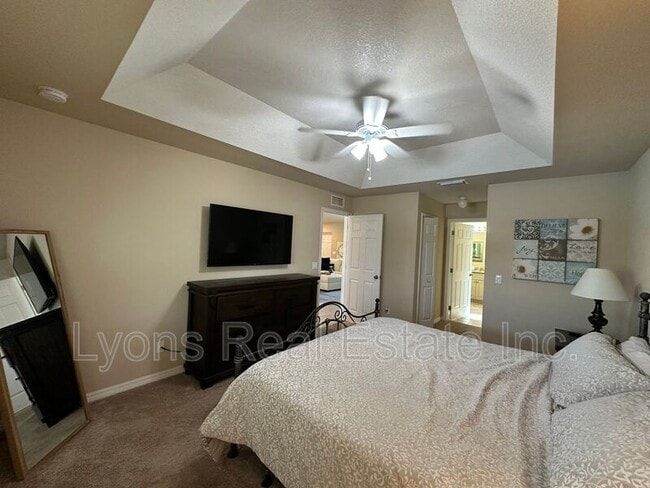 Building Photo - 2202 SE 8th St