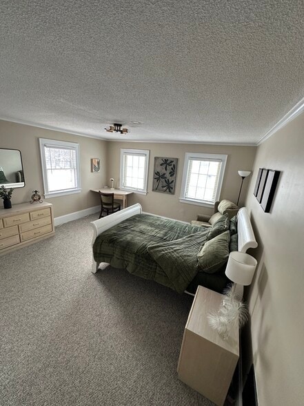 Building Photo - 201 Salt Springs Rd