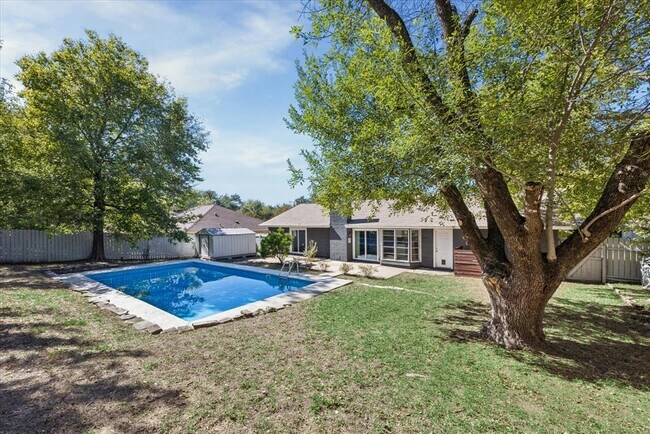 Building Photo - 9711 Marlborough Dr