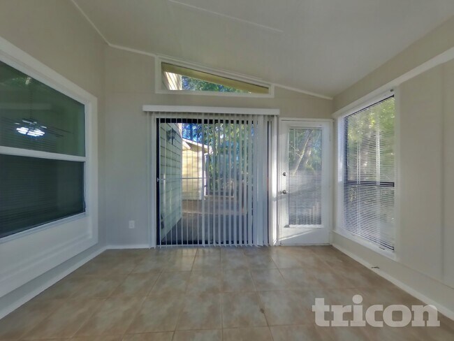 Building Photo - 303 Lowe Ct NW