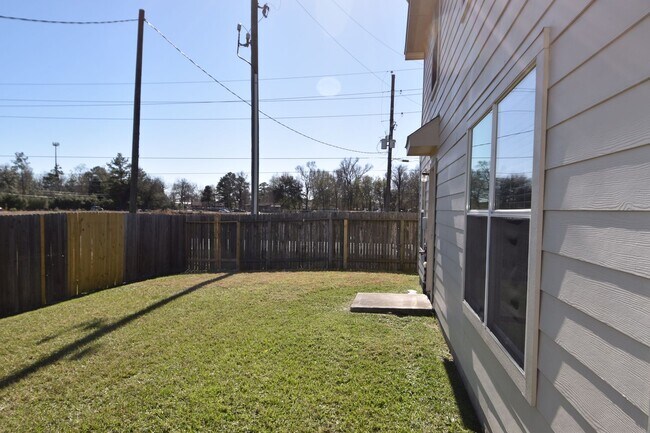 Building Photo - 12002 Jillian Crossing Dr