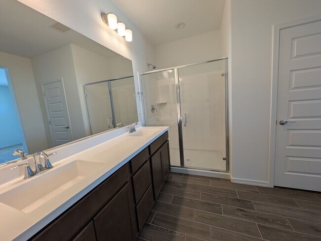 Building Photo - 4 Bedroom 3 Bathroom Parkside Los Cielos Home